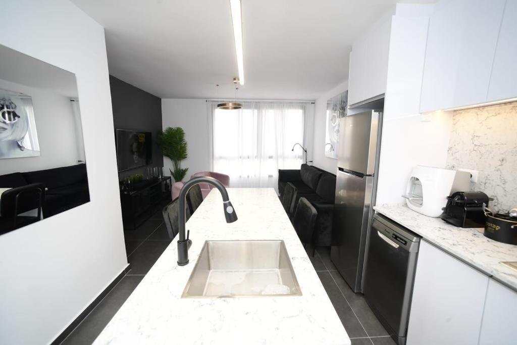 Z-32 Luxury Boutique Apartment Eilat Bagian luar foto