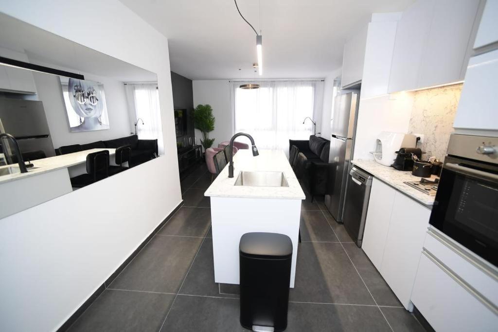 Z-32 Luxury Boutique Apartment Eilat Bagian luar foto